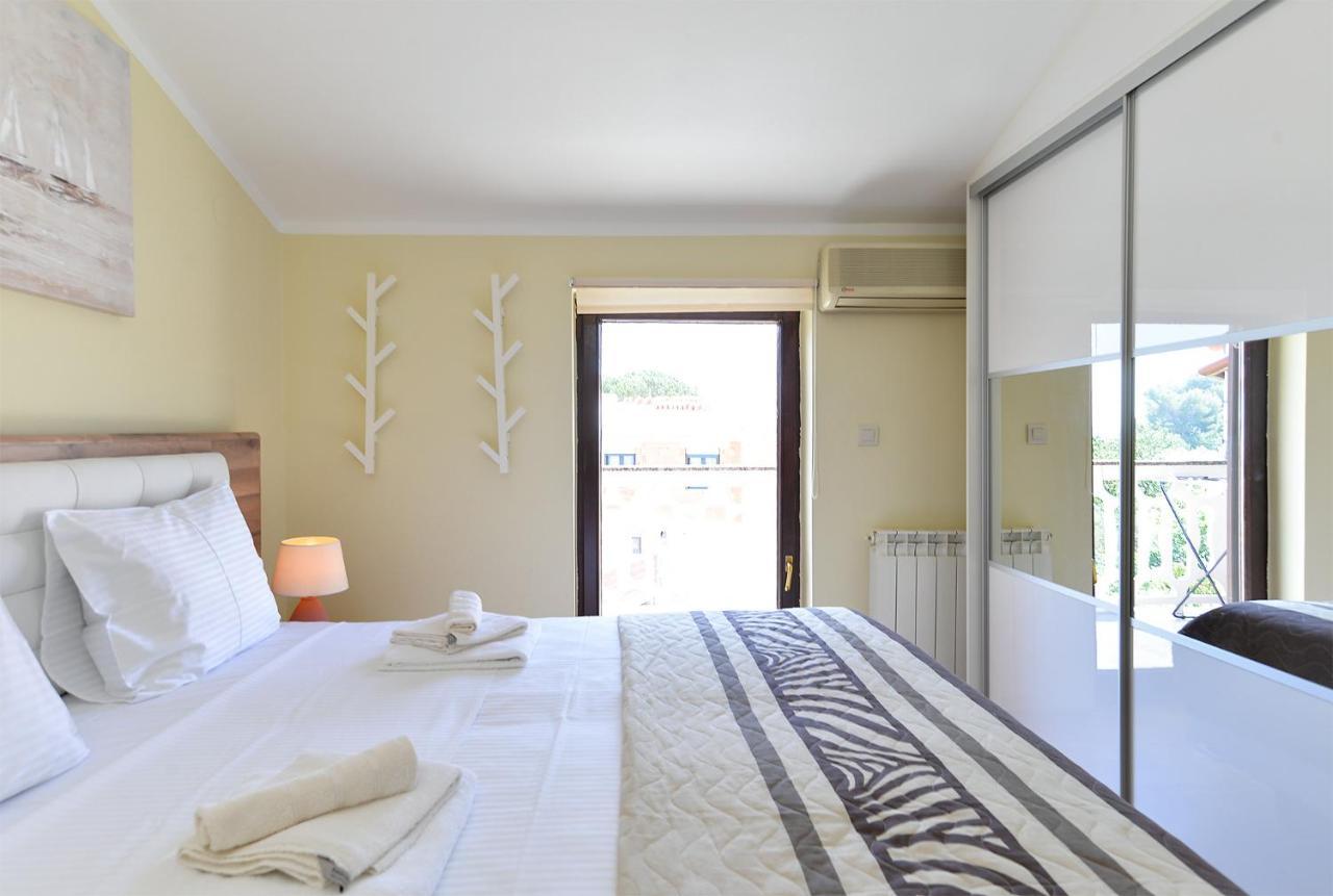 Apartment Mirela 2145 Fazana Bagian luar foto