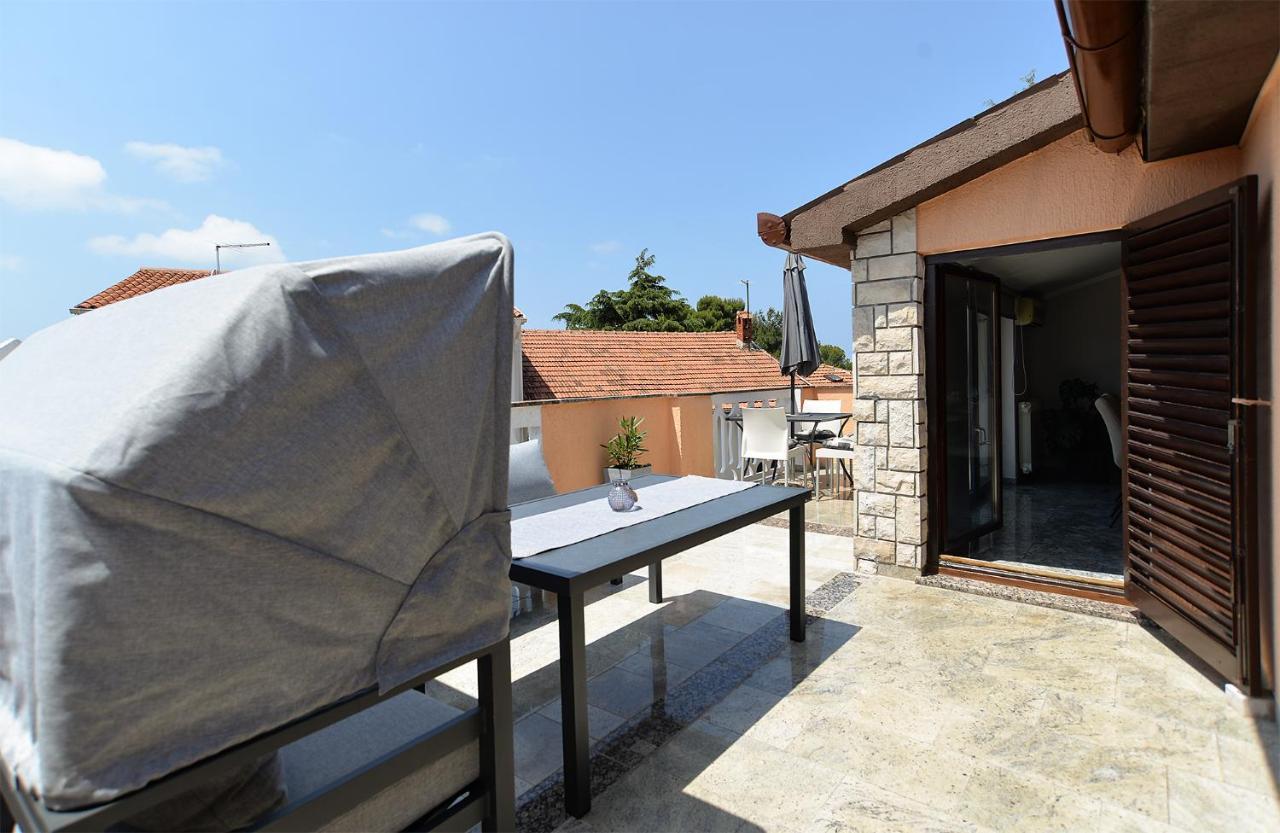 Apartment Mirela 2145 Fazana Bagian luar foto