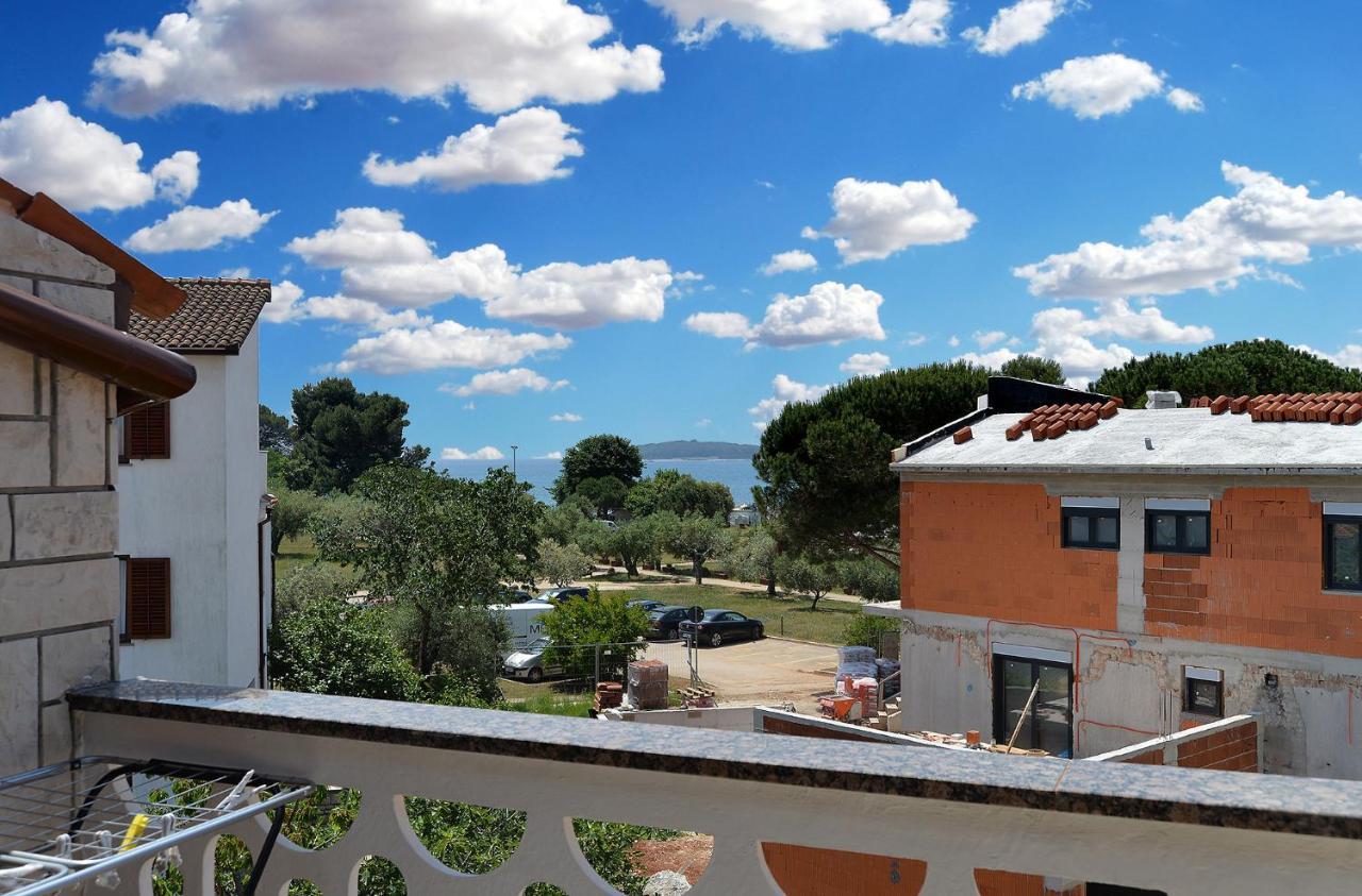 Apartment Mirela 2145 Fazana Bagian luar foto