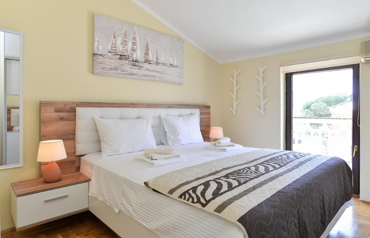 Apartment Mirela 2145 Fazana Bagian luar foto