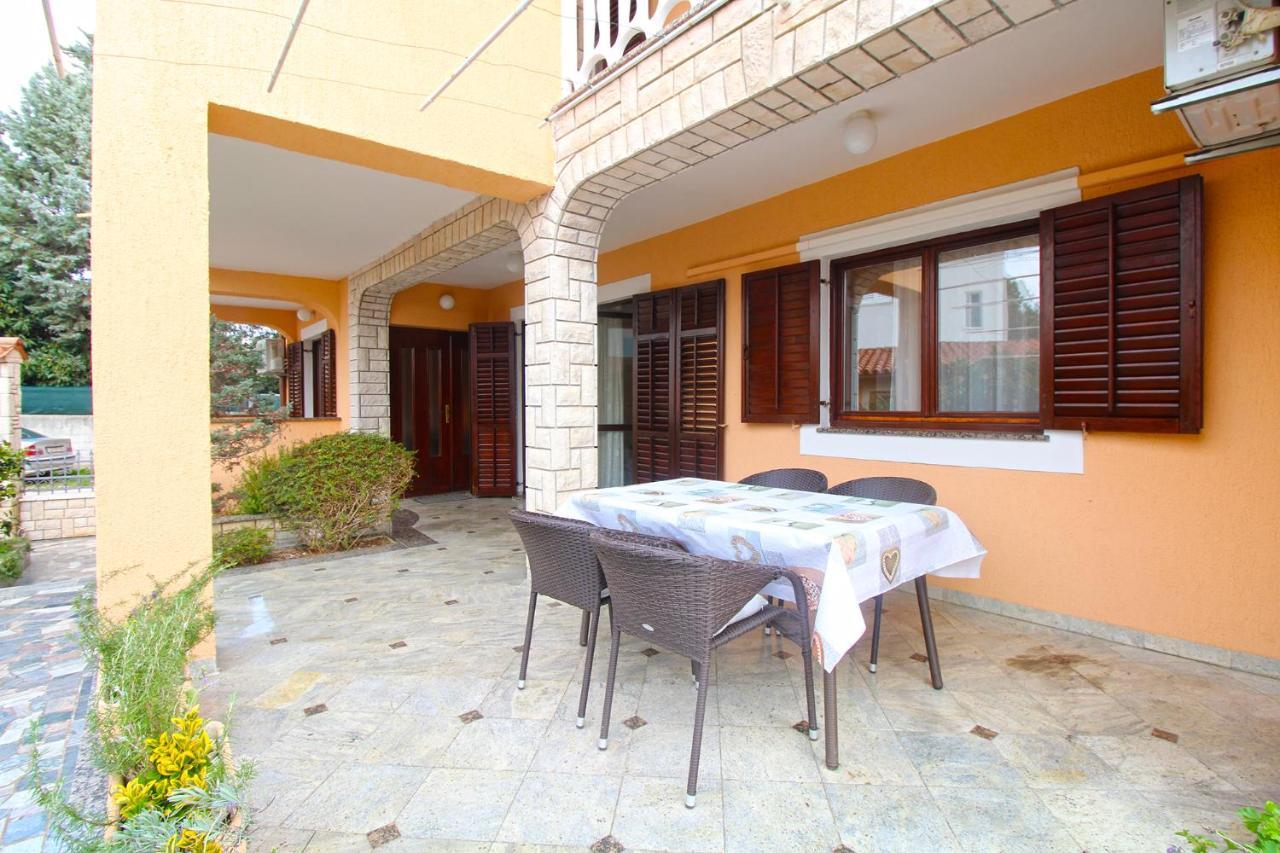 Apartment Mirela 2145 Fazana Bagian luar foto