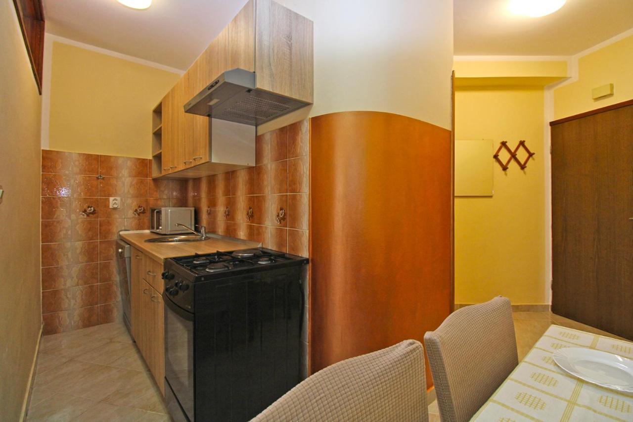 Apartment Mirela 2145 Fazana Bagian luar foto