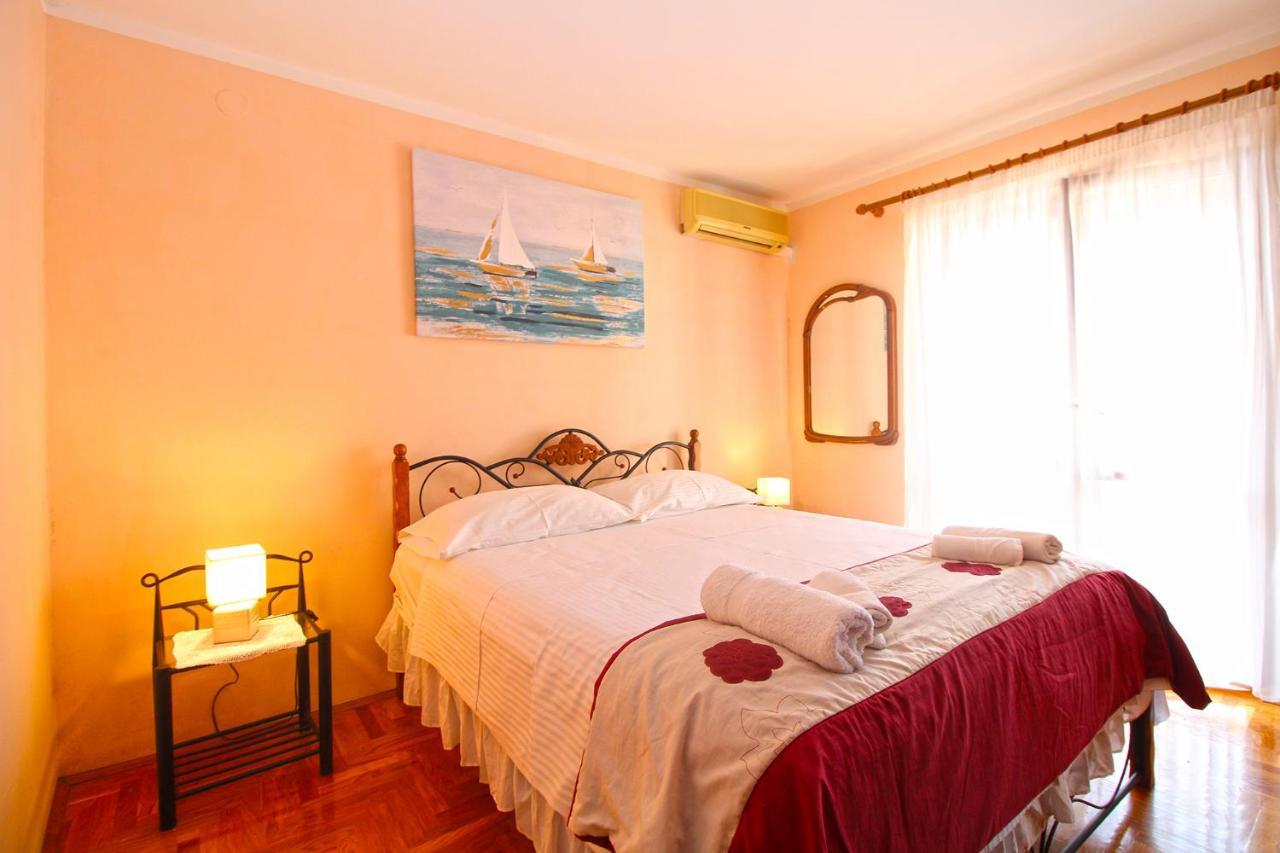 Apartment Mirela 2145 Fazana Bagian luar foto
