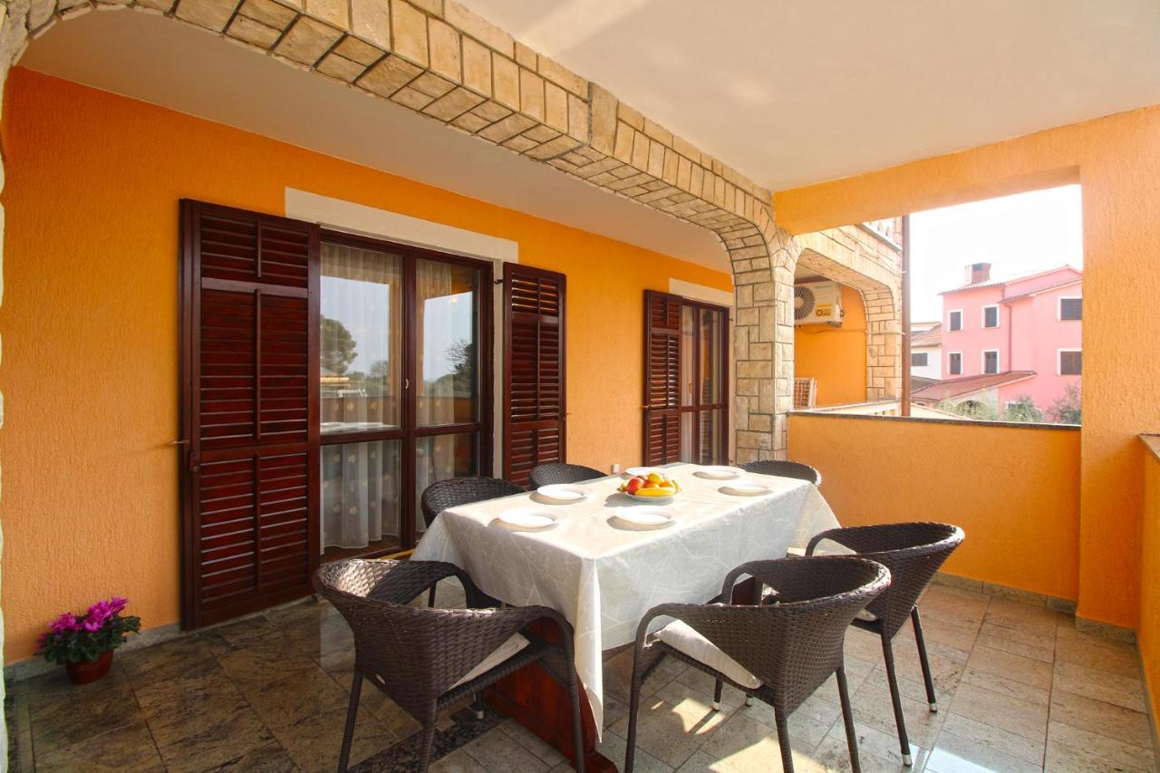 Apartment Mirela 2145 Fazana Bagian luar foto