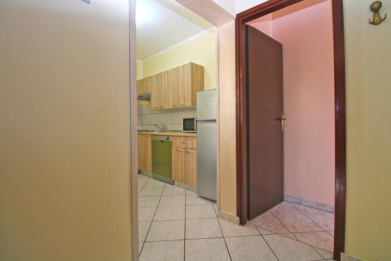 Apartment Mirela 2145 Fazana Bagian luar foto