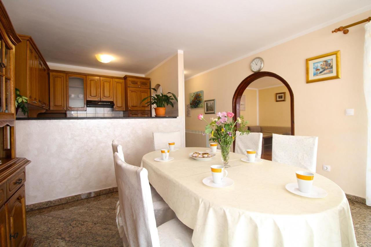 Apartment Mirela 2145 Fazana Bagian luar foto