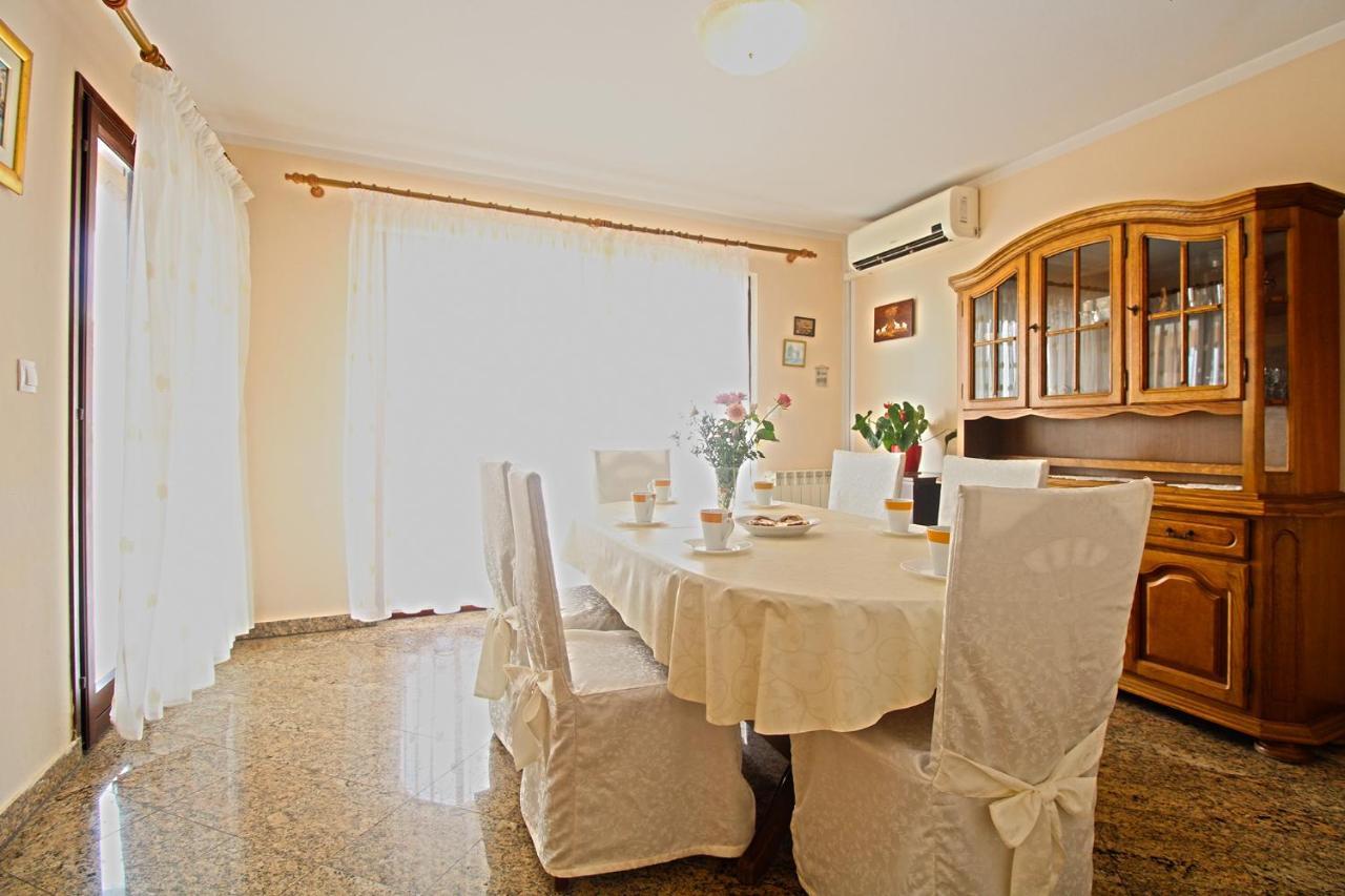 Apartment Mirela 2145 Fazana Bagian luar foto