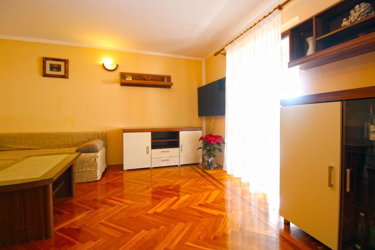 Apartment Mirela 2145 Fazana Bagian luar foto