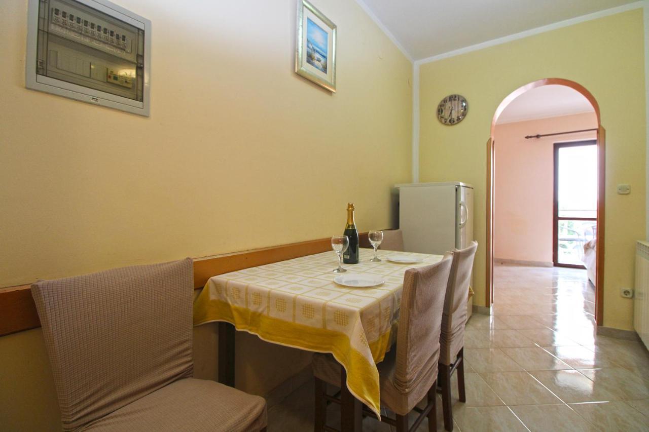 Apartment Mirela 2145 Fazana Bagian luar foto