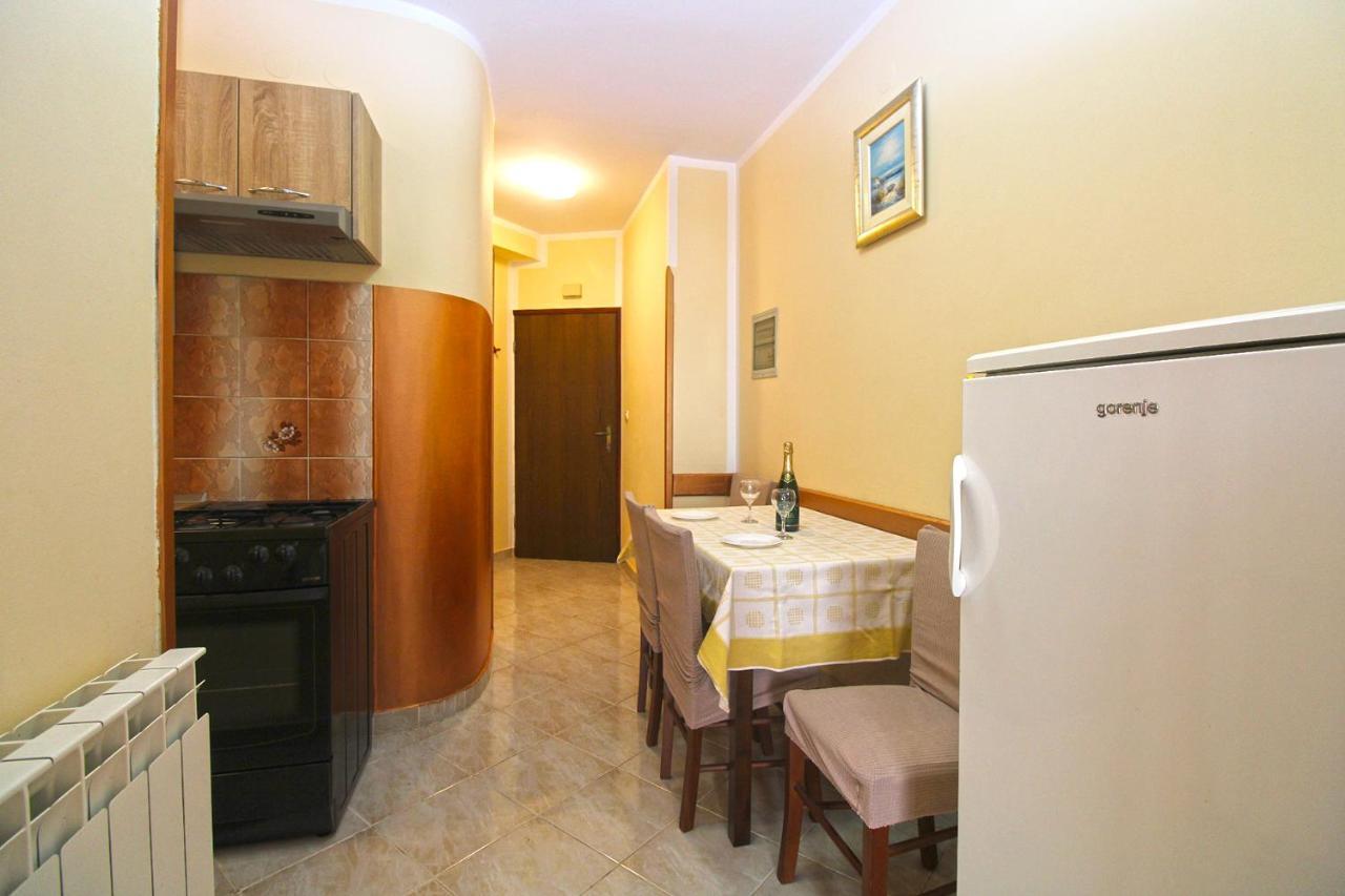 Apartment Mirela 2145 Fazana Bagian luar foto