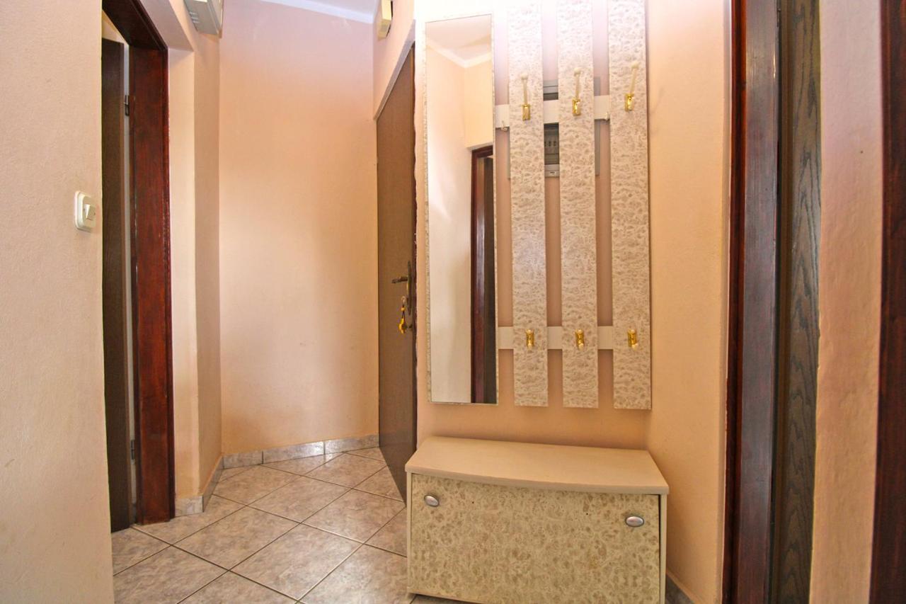 Apartment Mirela 2145 Fazana Bagian luar foto